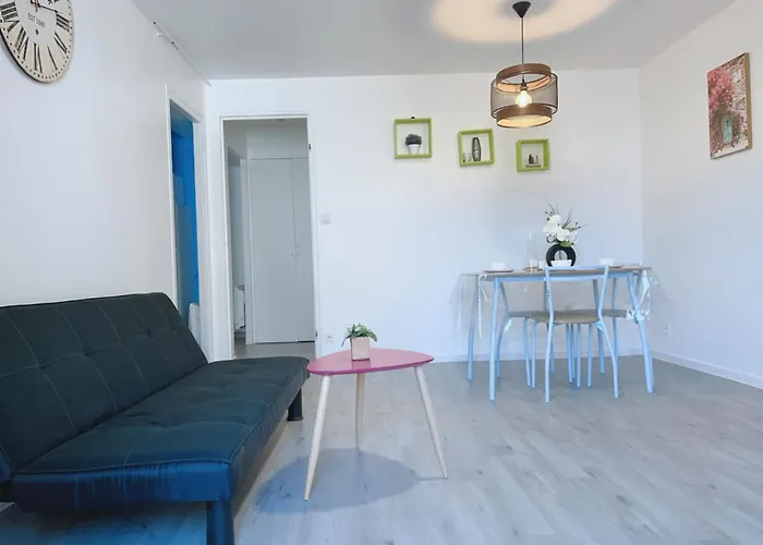 Apt 67M2 Hyper Centre: 2 Chambres, Cuisine Tv Wifi
